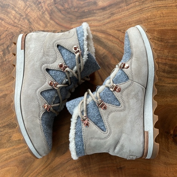SOREL Sneakchic Alpine Suede Leather Shearling Boots Beige Gray Women’s Size 9 - Picture 12 of 15